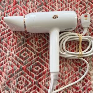 Professional T3 Featherweight StyleMax blow dryer